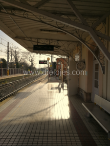 Estación de tren con reloj