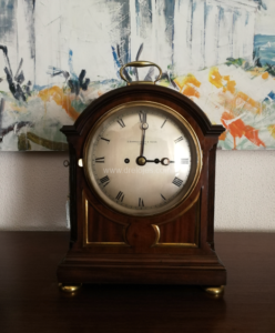 Table clock inglés